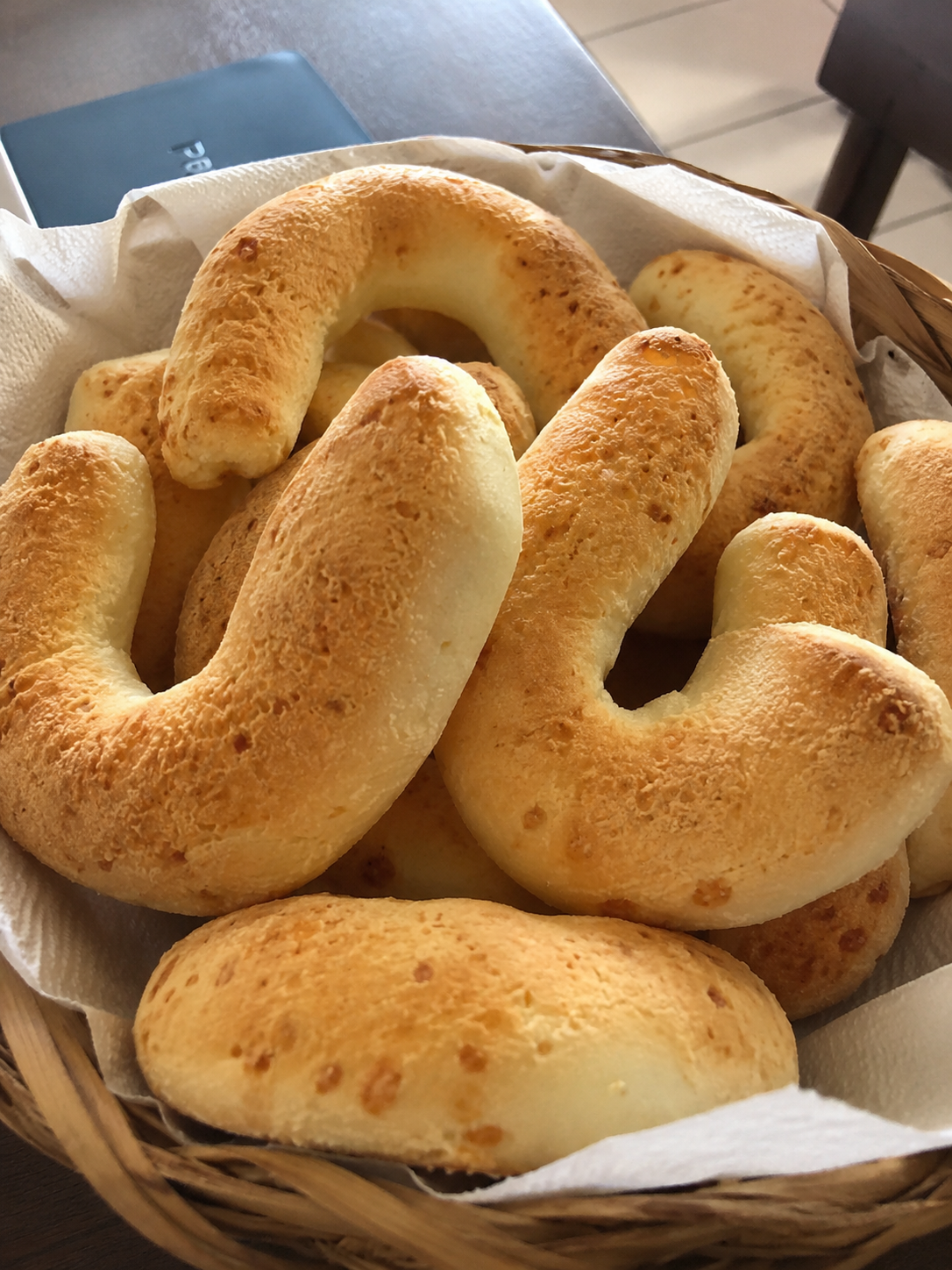 Pães de queijo frescos