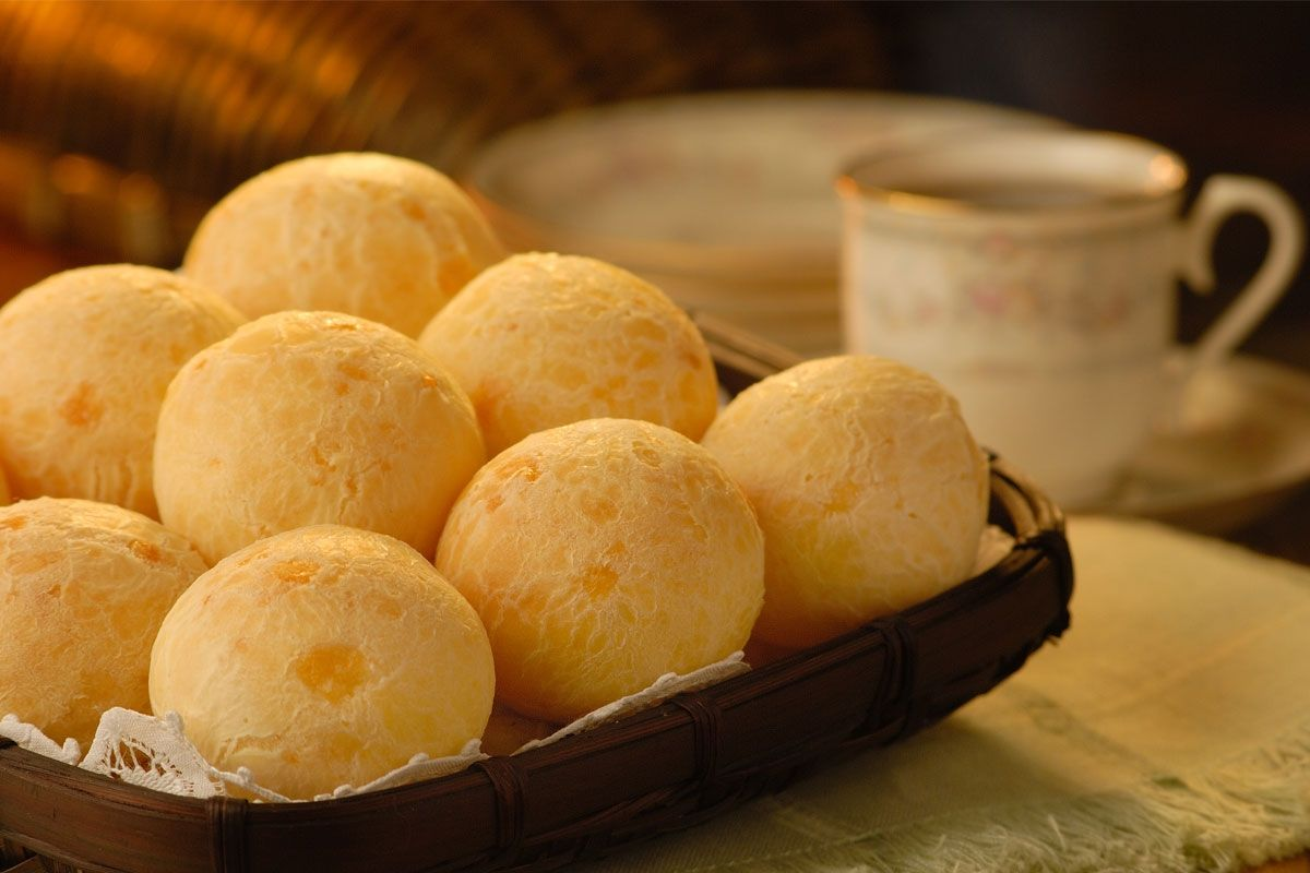 Pães de queijo com queijo parmesão
